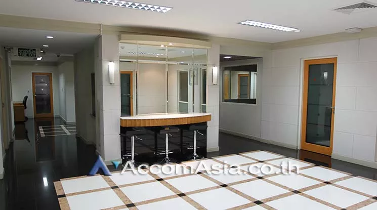  1  Office Space For Rent in Sukhumvit ,Bangkok BTS Ekkamai at Compomax Building AA18840